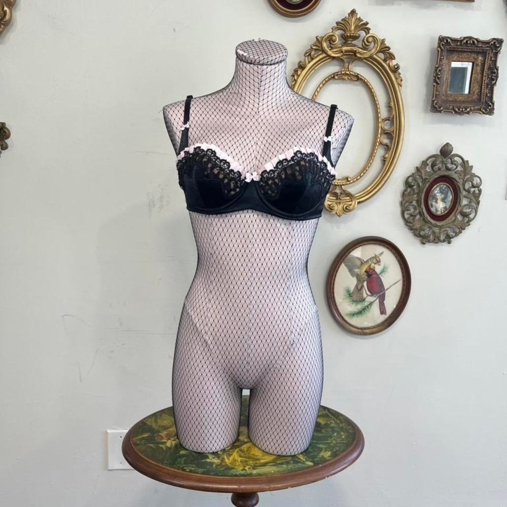 Victoria's Secret Black Lace and Pink Pleated Trim Bra 34C Satin